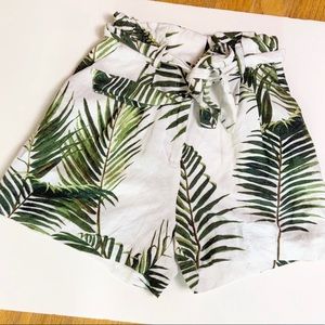 H&M NWT White Green Paper Bag Belt Shorts 0